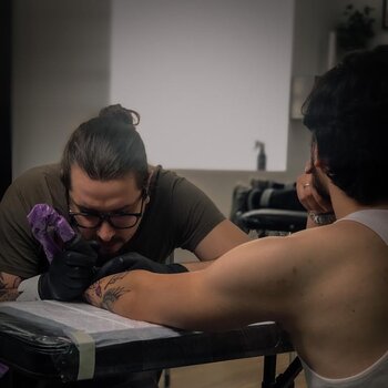 Artista de tatuagem Victor Dymchenko