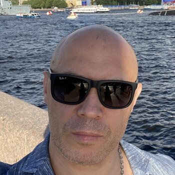 Artista de tatuagem Andrey Kononov