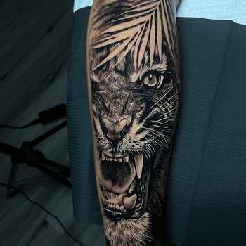 Artista de tatuagem LUNA TATTOO