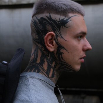 Artista de tatuagem Vladimir Salamatov