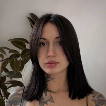 Artista de tatuagem Inna Mirova 