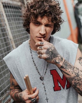 Leebo Freeman - DJ, modelo tatuado
