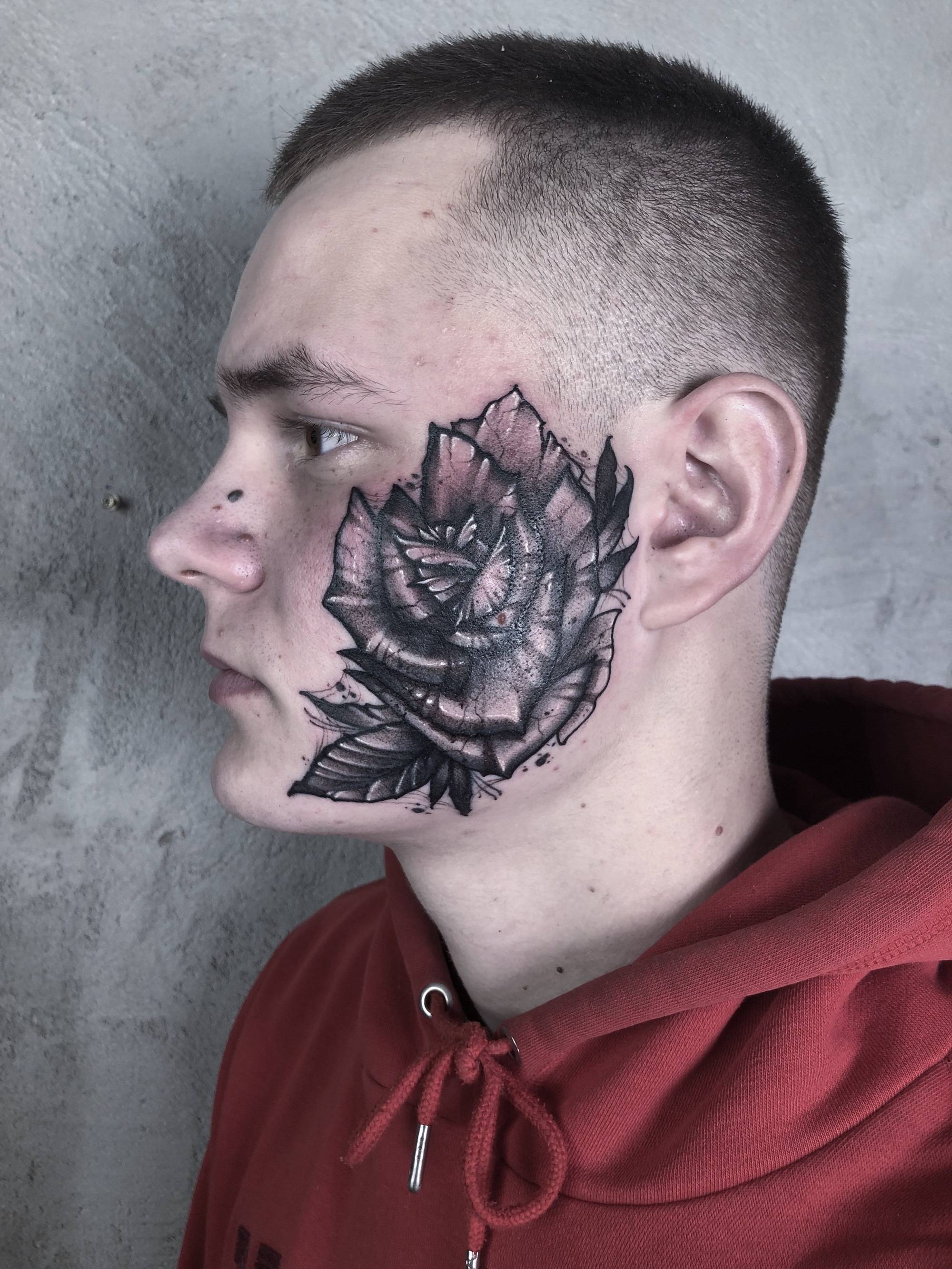 Artista de tatuagem Sasha Kot, tatuagem gráfica negra | Vologda, Rússia