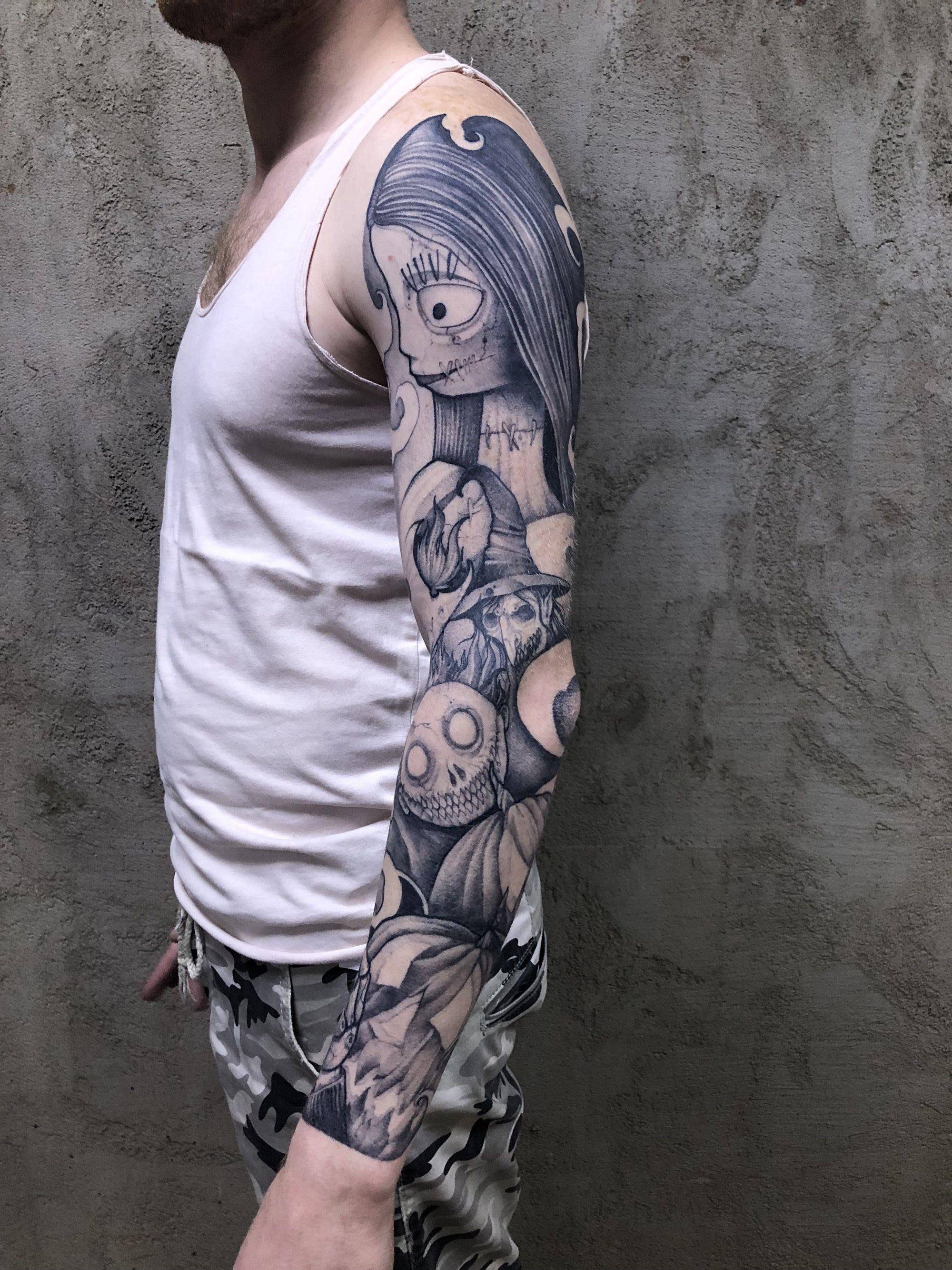 Artista de tatuagem Sasha Kot, tatuagem gráfica negra | Vologda, Rússia