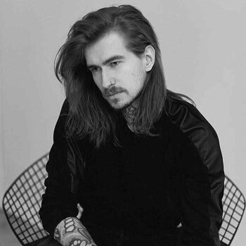 Artista de tatuagem Paweł Indulski