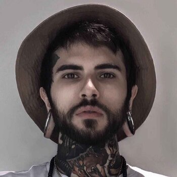 Artista de tatuagem Andrea Raudino