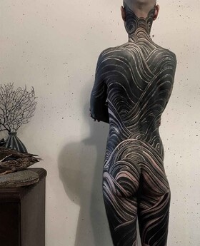 Transformação das tradições japonesas em tatuagem por Gakkin