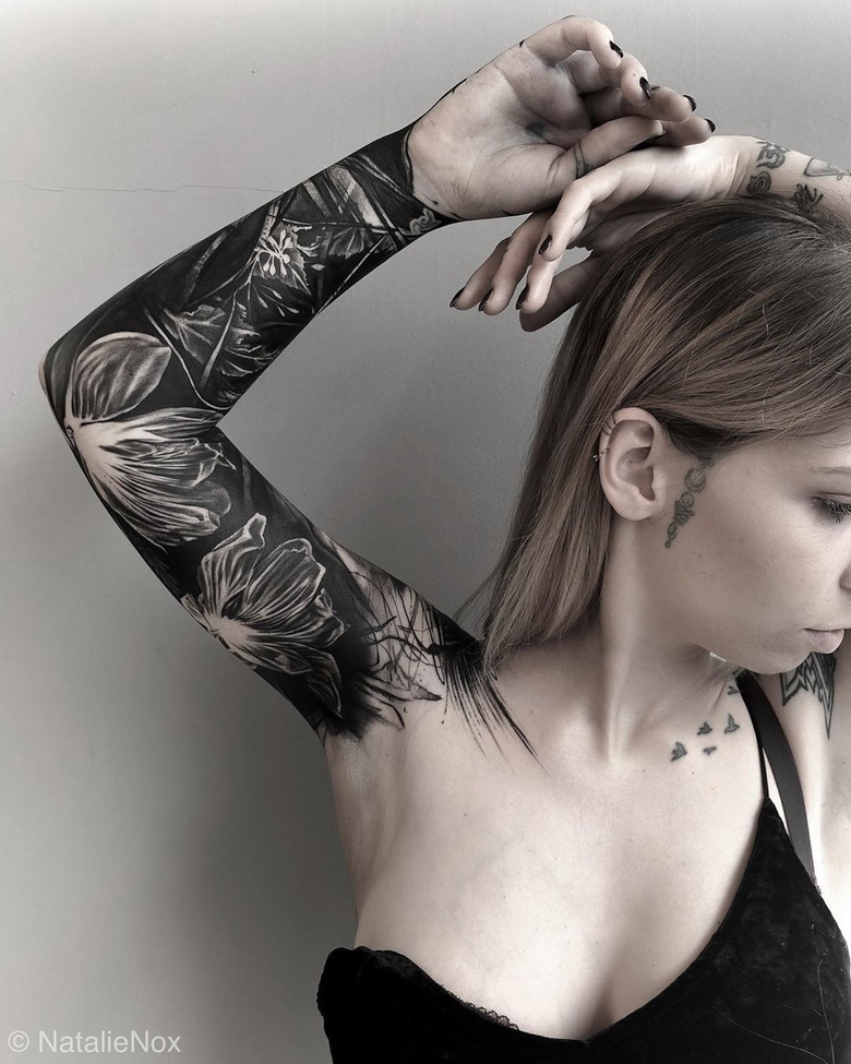 Expressão e estilo nas tatuagens de Natalie Nox