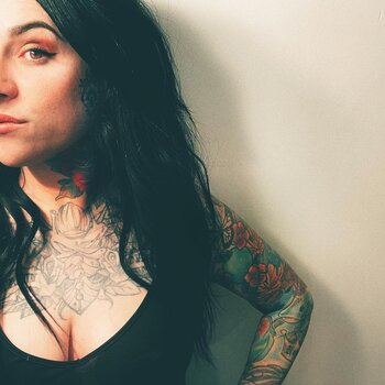Artista de tatuagem Shae Motz 