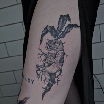 Artista de tatuagem Laura Wøldike