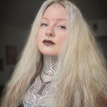 Artista de tatuagem Habba Nero