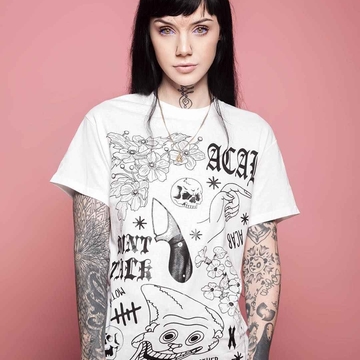 Artista de tatuagem, modelo e estrela de TV Grace Neutral