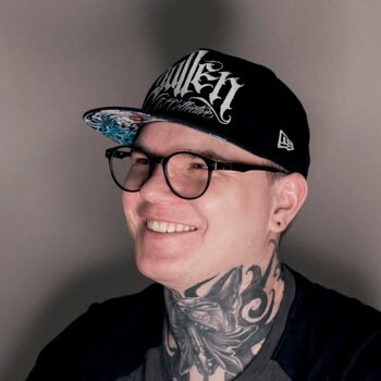 Artista de tatuagem Robert Shteinberg 