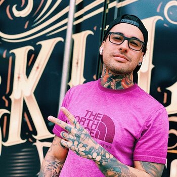 Artista de tatuagem Allen Brunn
