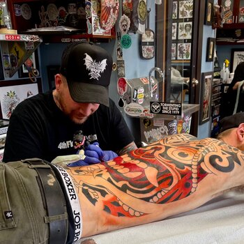 Artista de tatuagem Kirk Sheppard