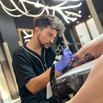 Artista de tatuagem Carne 