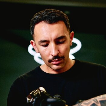 Artista de tatuagem Ervand Akopov