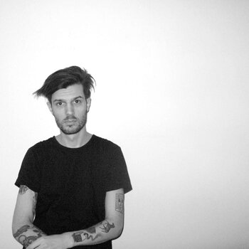 Artista de tatuagem Sven Rayen