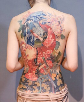 Kubrick Ho's delicadas tatuagens para mulheres