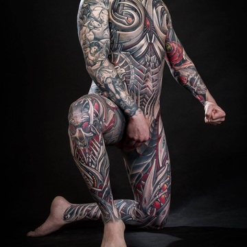 Tatuagem corporal biomecânica por Javier Obregon
