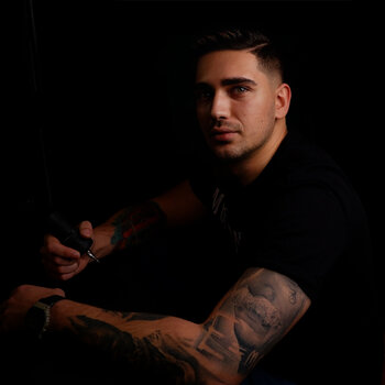 Artista de tatuagem Fekete Mark