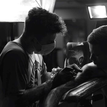 Artista de tatuagem Igor Mitrenga