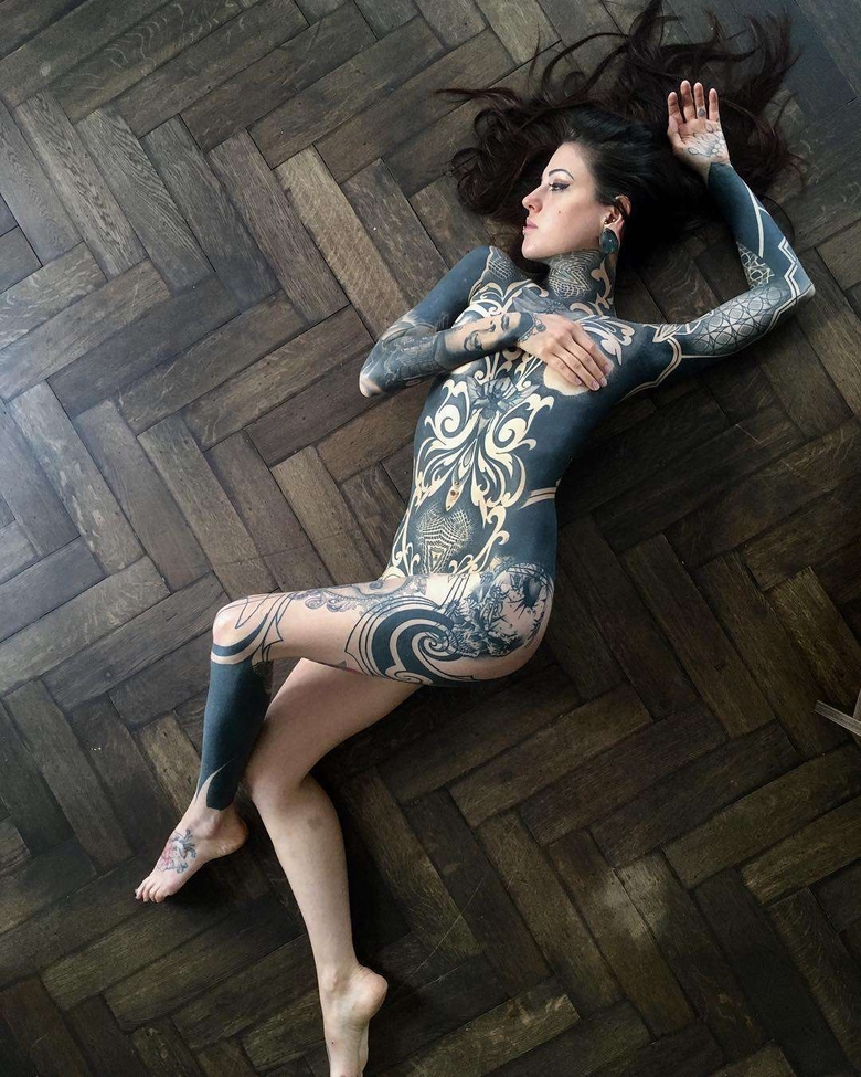 Artista de tatuagem Pierluigi Deliperi, estilo ornamental de autores negros | Itália