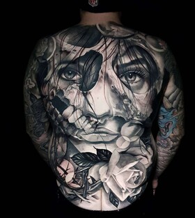 Tatuagem de realismo preto e cinza detalhada por Nick Imms