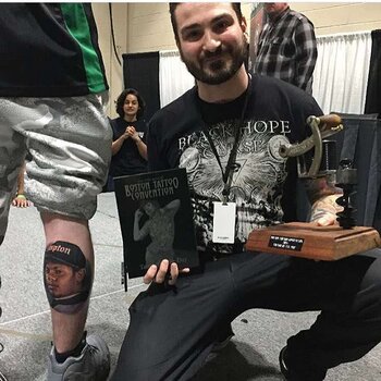 Artista de tatuagem Evan Olin