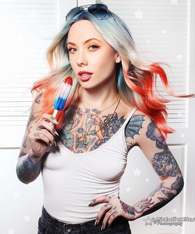Artista de tatuagem, modelo e estrela de TV - Megan Massacre