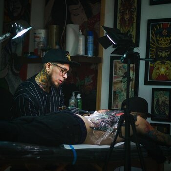 Artista de tatuagem Javier Franko