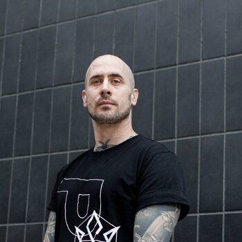 Artista de tatuagem Maxime Plescia-Buchi