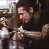 Tatuador Eric Stricker