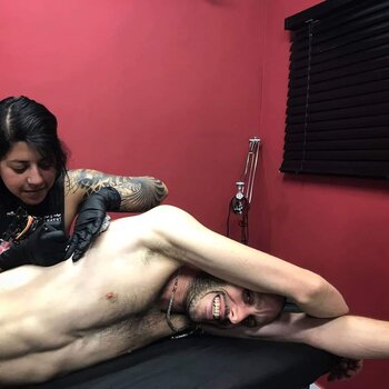 Artista de tatuagem Danielle DaniKtani