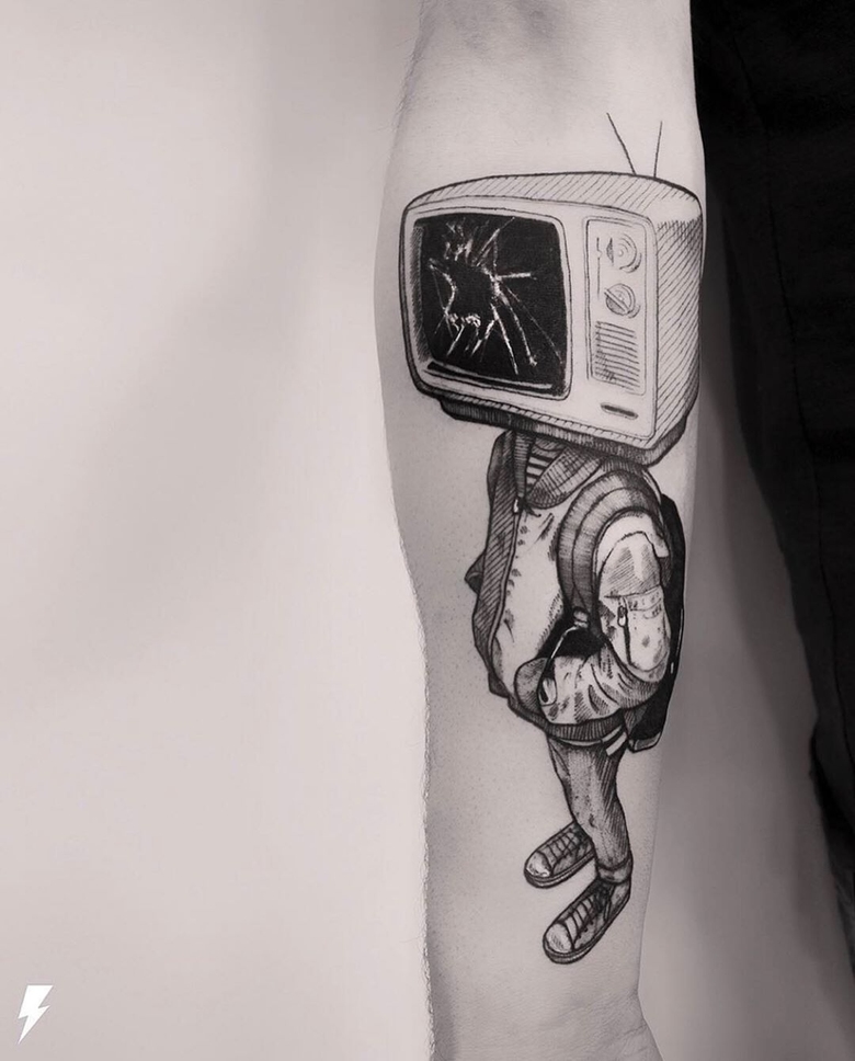 Reflexão da alma humana em tatuagens por Serena Caponera
