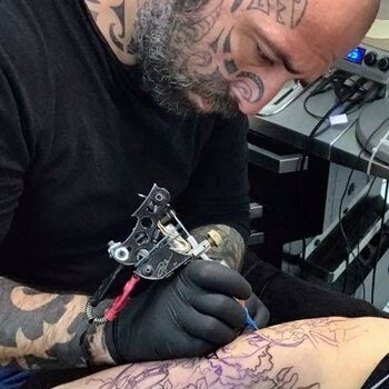 Artista de tatuagem CMTattoos