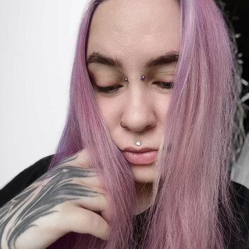 Artista de tatuagem Polina s Tatuina