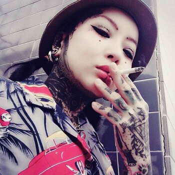 Artista de tatuagem XXMIKA BABYXX