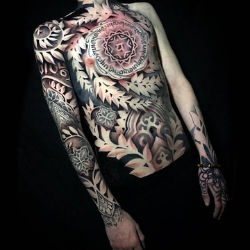 Tatuagens ornamentais de contraste preto com John Del-Pinto