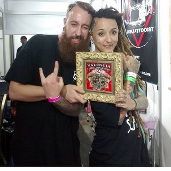 Artista de tatuagem doskaladas