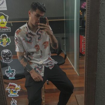 Artista de tatuagem Amorim Tattoo Geek