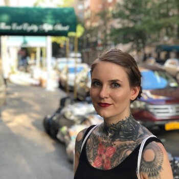 Artista de tatuagem Maret Brotkrumen
