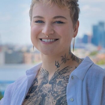 Artista de tatuagem Ellen Perry