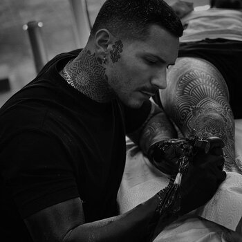 Artista de tatuagem ARTURO TEROL