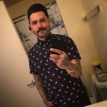 Artista de tatuagem Josh Herman