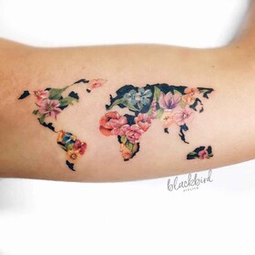 Tatuagem de aquarela poética por Luiza Oliveira