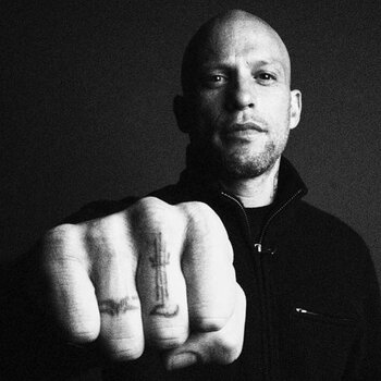 Artista de tatuagem Ami James