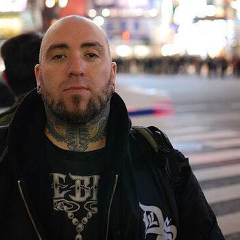 Artista de tatuagem Guindero