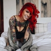 Tori Surowiec - tattooed model e artista profissional de maquiagem