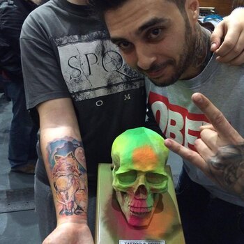 Artista de tatuagem Rober Villanueva